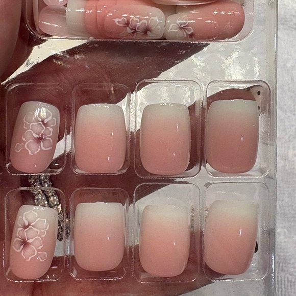 New CurvLife Pink and White Ombré Flower Acrylic Nails Press on Nails - Picture 4 of 5